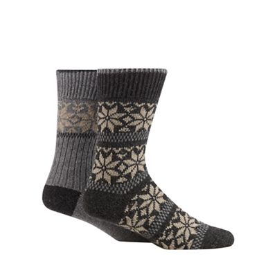 Mantaray Pack of two grey and dark grey snowflake boot socks